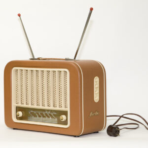 Portable AM/FM Table Radio - Studio Line