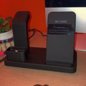 Desktop Wireless Charging Stand - Studio Line